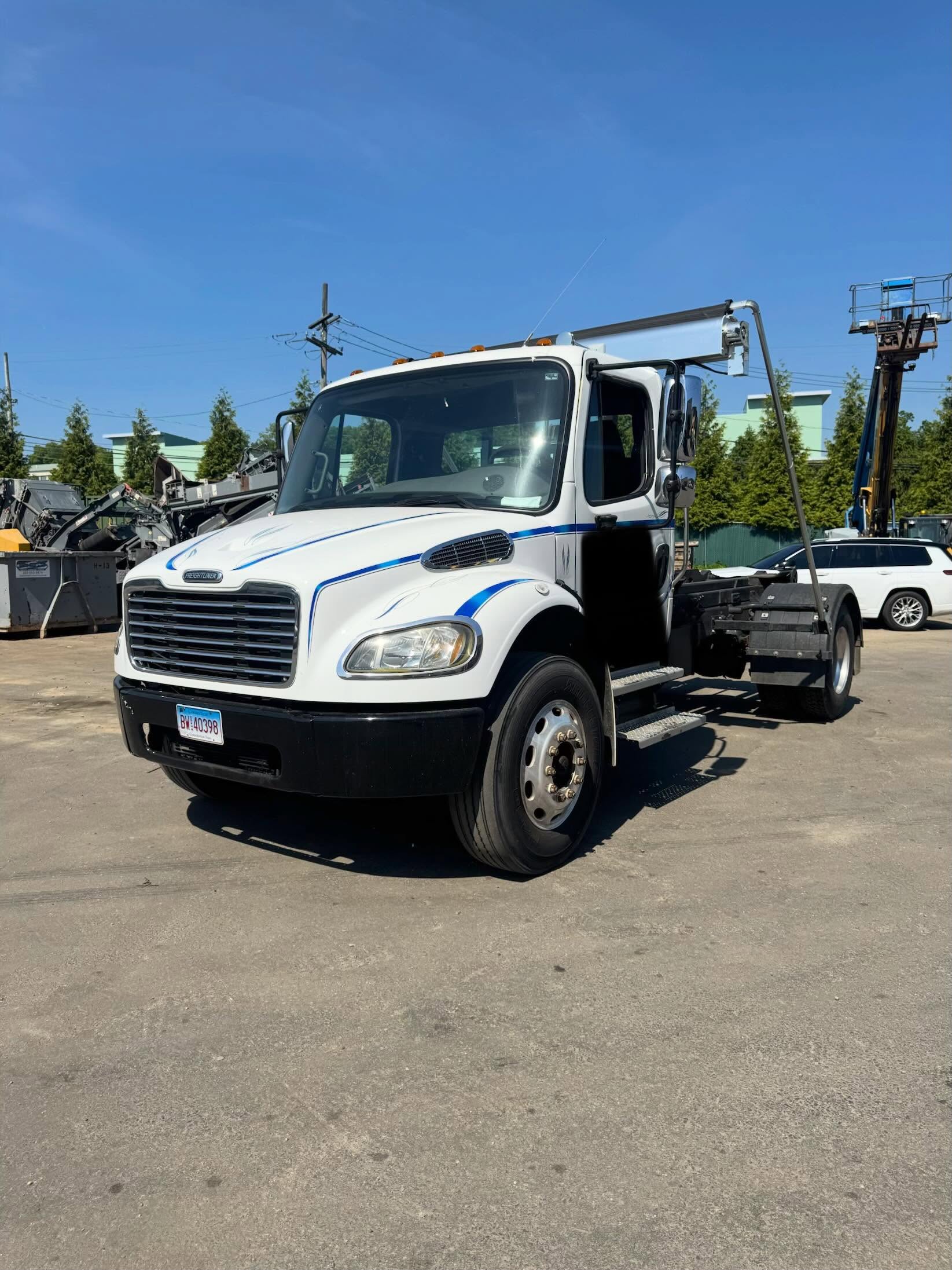 2007 Freightliner M2 Hooklift image 2